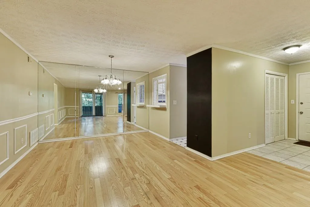 205 Woodcliff Drive, Sandy Springs, Georgia 30350, 2 Bedrooms Bedrooms, ,2 BathroomsBathrooms,Residential,Sold,205 Woodcliff Drive,6777361