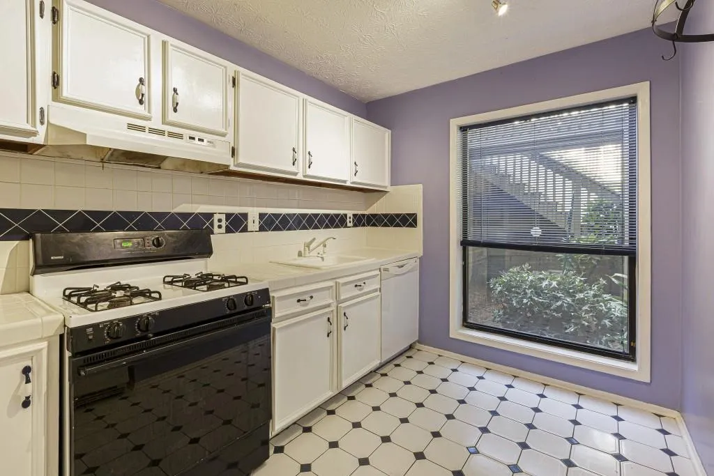 205 Woodcliff Drive, Sandy Springs, Georgia 30350, 2 Bedrooms Bedrooms, ,2 BathroomsBathrooms,Residential,Sold,205 Woodcliff Drive,6777361