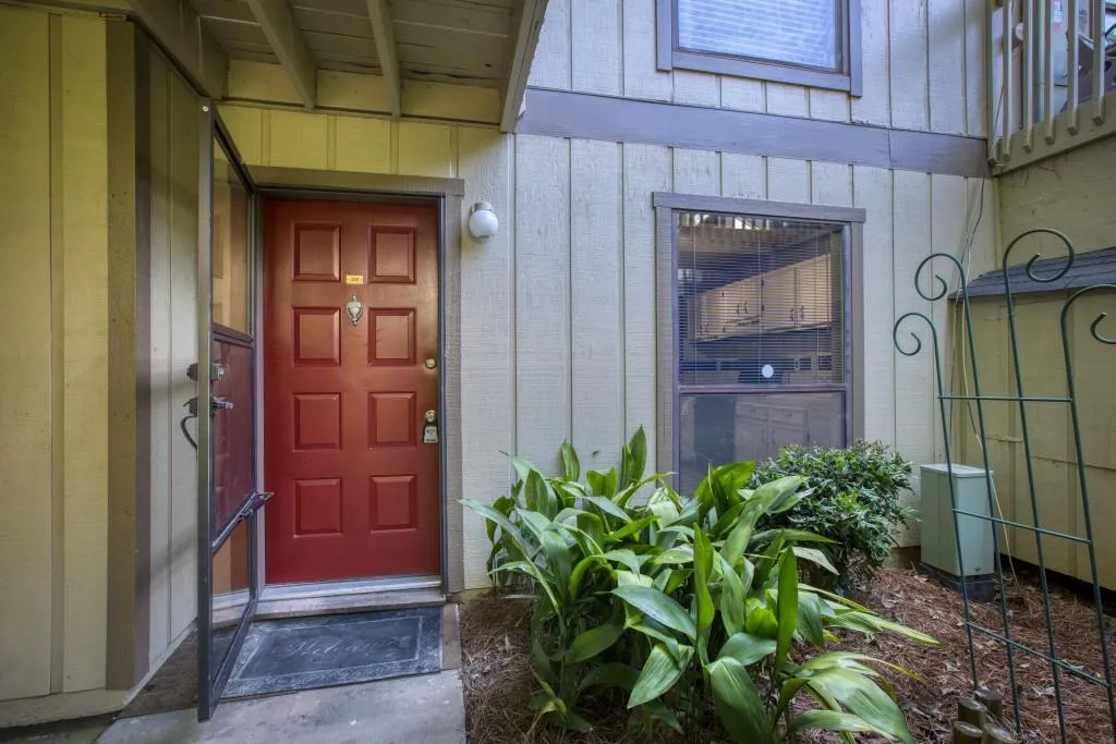 205 Woodcliff Drive, Sandy Springs, Georgia 30350, 2 Bedrooms Bedrooms, ,2 BathroomsBathrooms,Residential,Sold,205 Woodcliff Drive,6777361