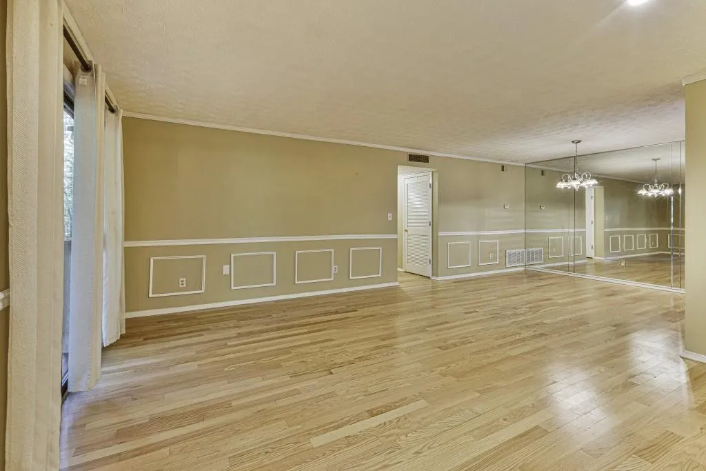 205 Woodcliff Drive, Sandy Springs, Georgia 30350, 2 Bedrooms Bedrooms, ,2 BathroomsBathrooms,Residential,Sold,205 Woodcliff Drive,6777361