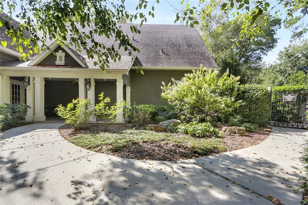 6900 Roswell Road Unit K2, Atlanta, Georgia 30328, 3 Bedrooms Bedrooms, ,2 BathroomsBathrooms,Residential,Sold,6900 Roswell Road Unit K2,6691775