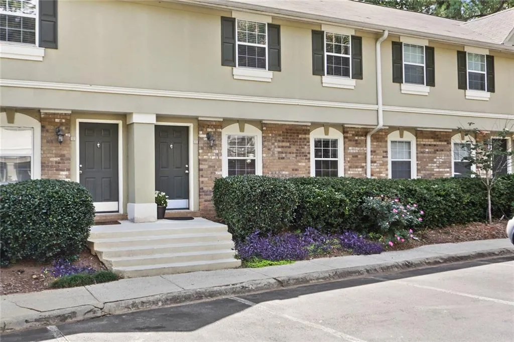 6900 Roswell Road Unit K2, Atlanta, Georgia 30328, 3 Bedrooms Bedrooms, ,2 BathroomsBathrooms,Residential,Sold,6900 Roswell Road Unit K2,6691775