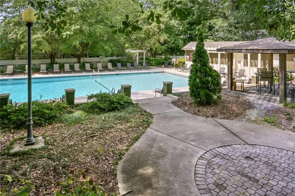 6900 Roswell Road Unit K2, Atlanta, Georgia 30328, 3 Bedrooms Bedrooms, ,2 BathroomsBathrooms,Residential,Sold,6900 Roswell Road Unit K2,6691775