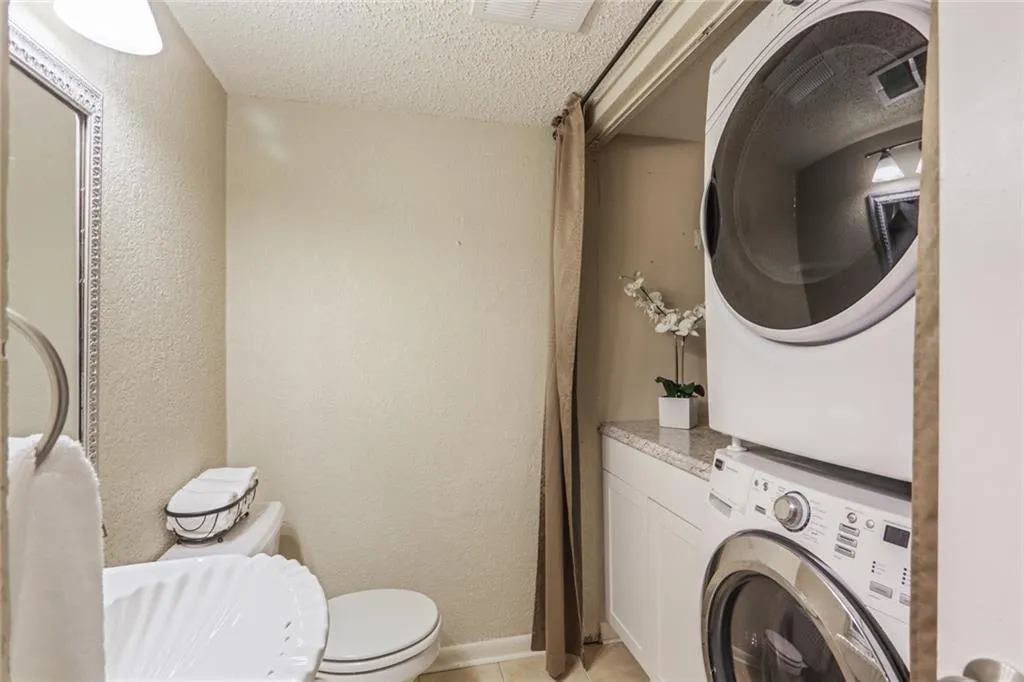 6900 Roswell Road Unit K2, Atlanta, Georgia 30328, 3 Bedrooms Bedrooms, ,2 BathroomsBathrooms,Residential,Sold,6900 Roswell Road Unit K2,6691775