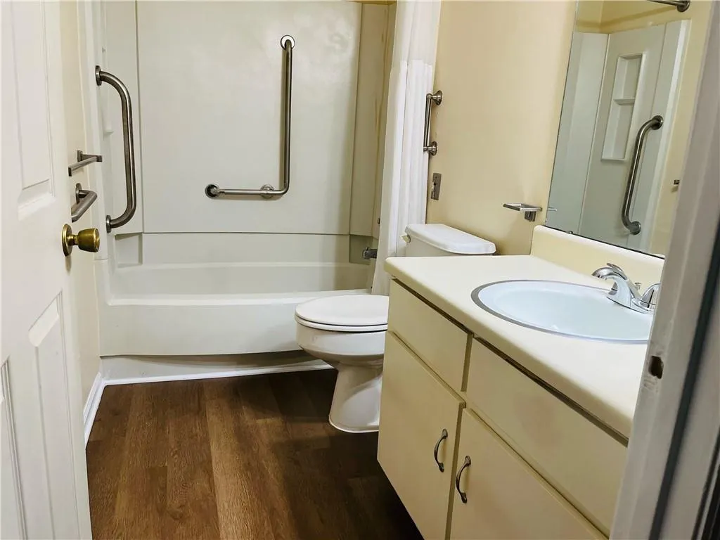 475 Ne Mount Vernon Highway Ne Unit C226, Sandy Springs, Georgia 30328, 1 Bedroom Bedrooms, ,1 BathroomBathrooms,Residential,Sold,475 Ne Mount Vernon Highway Ne Unit C226,7199995