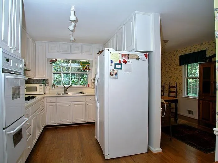 5660 Lake Forrest Drive, Sandy Springs, Georgia 30342, 4 Bedrooms Bedrooms, ,3 BathroomsBathrooms,Residential,Sold,5660 Lake Forrest Drive,5554185