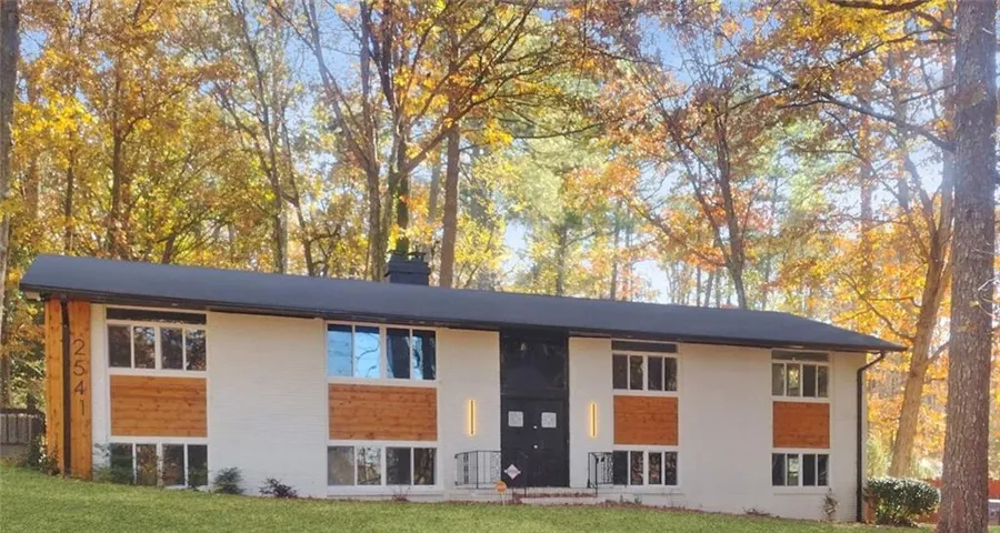 2541 Peyton Woods Trail Sw, Atlanta, Georgia 30311