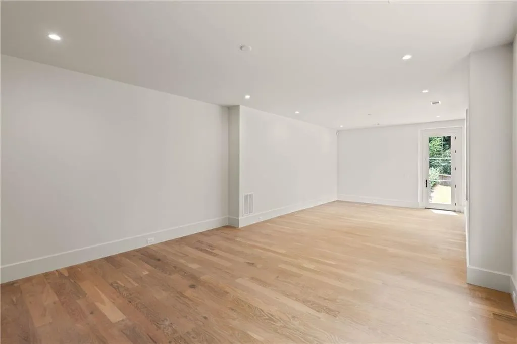 240 Danbury Lane Nw, Atlanta, Georgia 30327, 4 Bedrooms Bedrooms, ,4 BathroomsBathrooms,Residential,Sold,240 Danbury Lane Nw,7474643