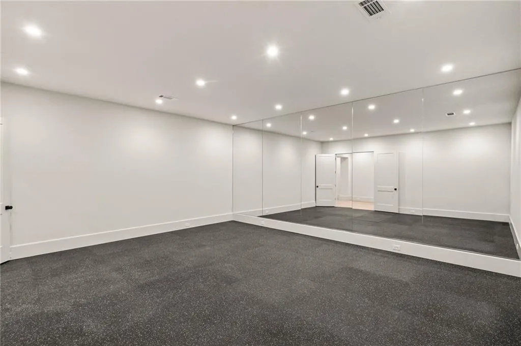 240 Danbury Lane Nw, Atlanta, Georgia 30327, 4 Bedrooms Bedrooms, ,4 BathroomsBathrooms,Residential,Sold,240 Danbury Lane Nw,7474643