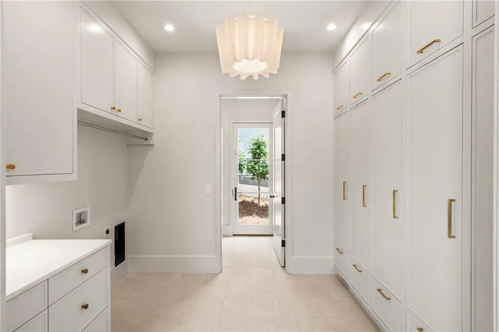 240 Danbury Lane Nw, Atlanta, Georgia 30327, 4 Bedrooms Bedrooms, ,4 BathroomsBathrooms,Residential,Sold,240 Danbury Lane Nw,7474643