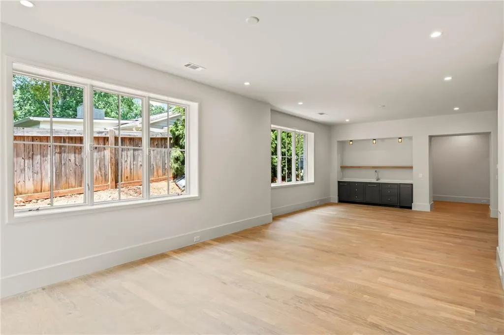 240 Danbury Lane Nw, Atlanta, Georgia 30327, 4 Bedrooms Bedrooms, ,4 BathroomsBathrooms,Residential,Sold,240 Danbury Lane Nw,7474643