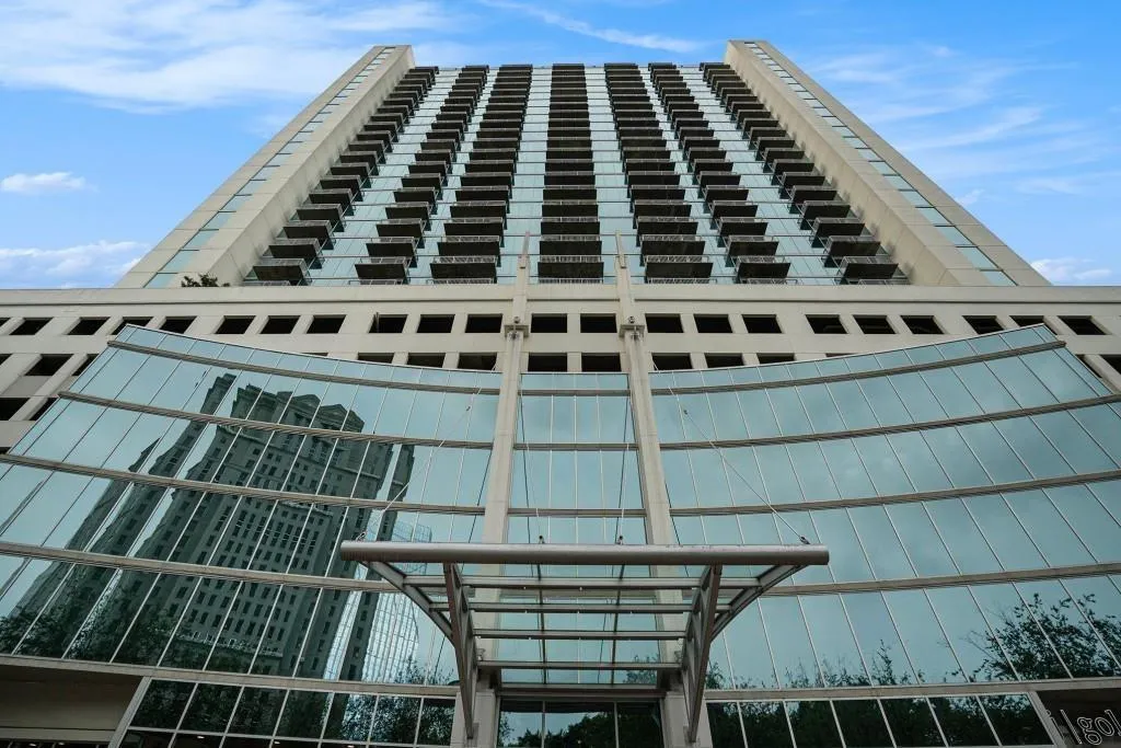 Steps From TWO Marta Stations, Lenox Mall, Phipps Plaza, Trader Joe's, Flower Child, & More!