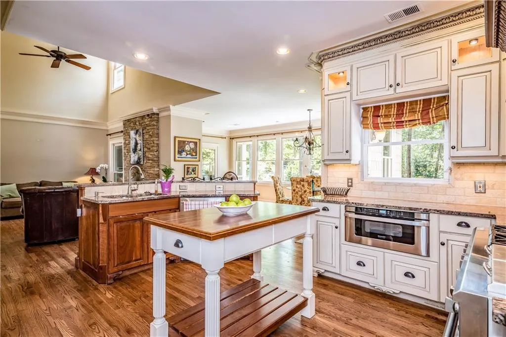 480 Riverside Parkway, Sandy Springs, Georgia 30328, 5 Bedrooms Bedrooms, ,4 BathroomsBathrooms,Residential,Sold,480 Riverside Parkway,5910284