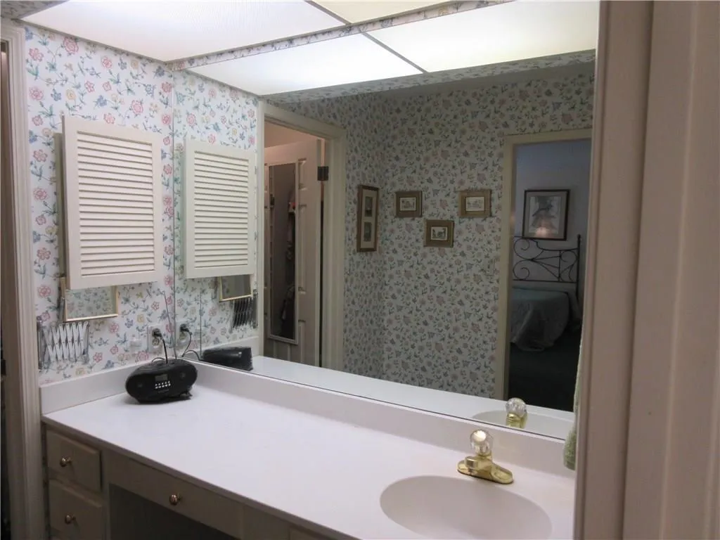 221 The South Chace, Sandy Springs, Georgia 30328, 3 Bedrooms Bedrooms, ,2 BathroomsBathrooms,Residential,Sold,221 The South Chace,5875021
