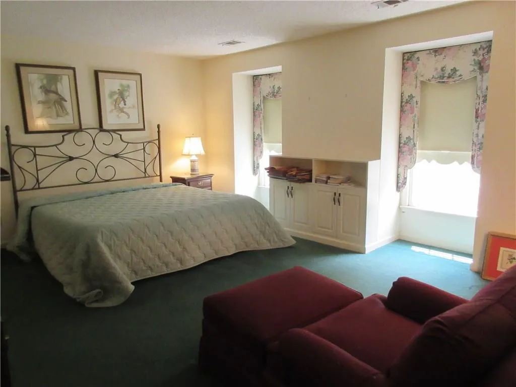 221 The South Chace, Sandy Springs, Georgia 30328, 3 Bedrooms Bedrooms, ,2 BathroomsBathrooms,Residential,Sold,221 The South Chace,5875021