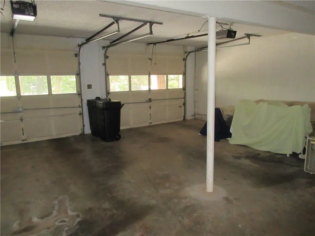 221 The South Chace, Sandy Springs, Georgia 30328, 3 Bedrooms Bedrooms, ,2 BathroomsBathrooms,Residential,Sold,221 The South Chace,5875021