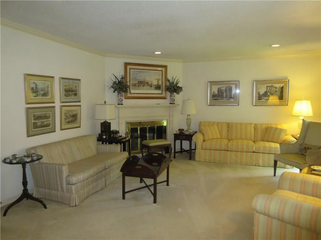 221 The South Chace, Sandy Springs, Georgia 30328, 3 Bedrooms Bedrooms, ,2 BathroomsBathrooms,Residential,Sold,221 The South Chace,5875021