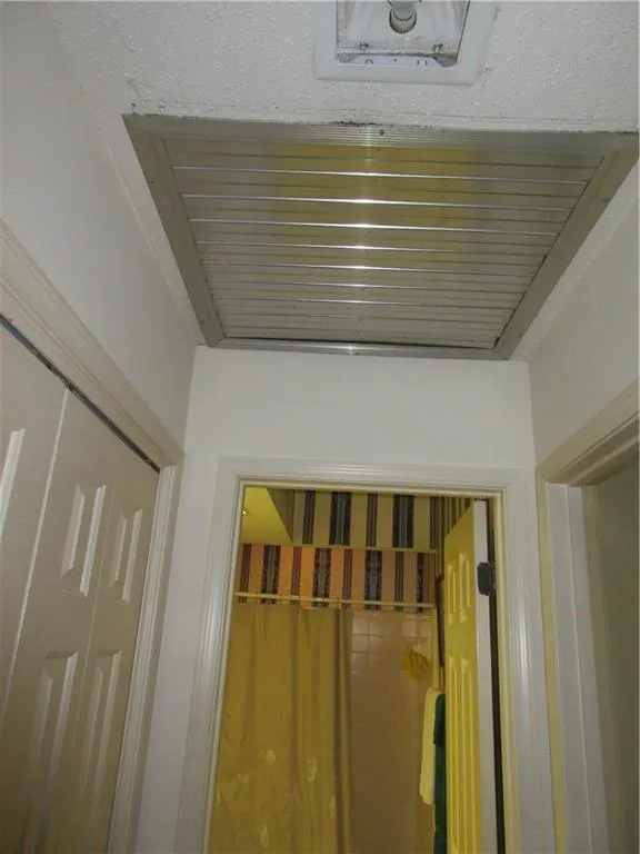 221 The South Chace, Sandy Springs, Georgia 30328, 3 Bedrooms Bedrooms, ,2 BathroomsBathrooms,Residential,Sold,221 The South Chace,5875021