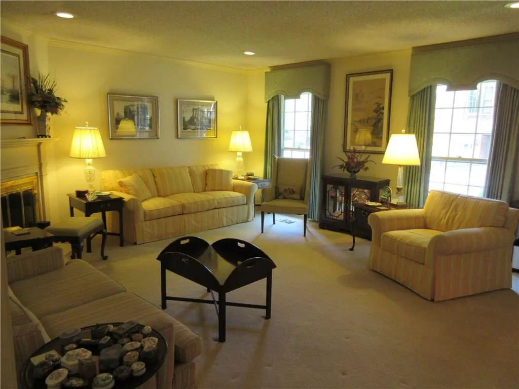 221 The South Chace, Sandy Springs, Georgia 30328, 3 Bedrooms Bedrooms, ,2 BathroomsBathrooms,Residential,Sold,221 The South Chace,5875021