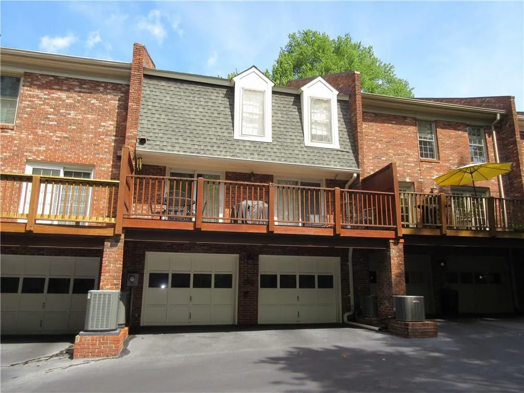 221 The South Chace, Sandy Springs, Georgia 30328, 3 Bedrooms Bedrooms, ,2 BathroomsBathrooms,Residential,Sold,221 The South Chace,5875021