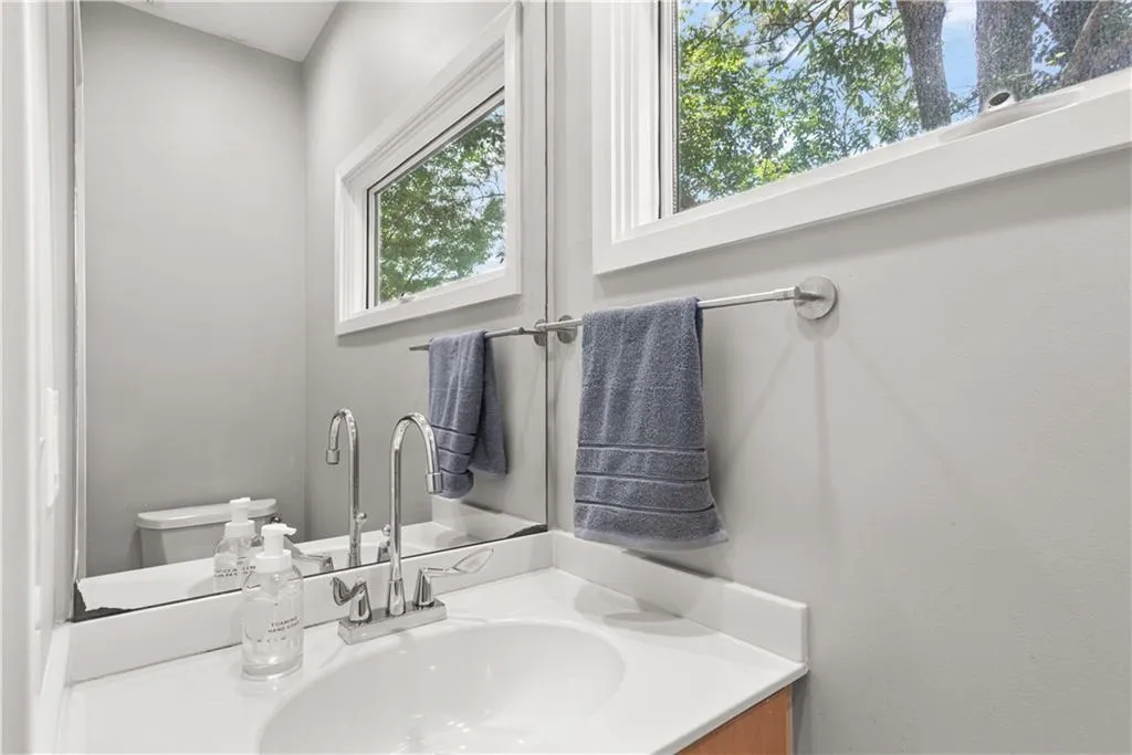 2180 Millennium Way Ne, Atlanta, Georgia 30319, 2 Bedrooms Bedrooms, ,2 BathroomsBathrooms,Residential,For Sale,2180 Millennium Way Ne,7636715