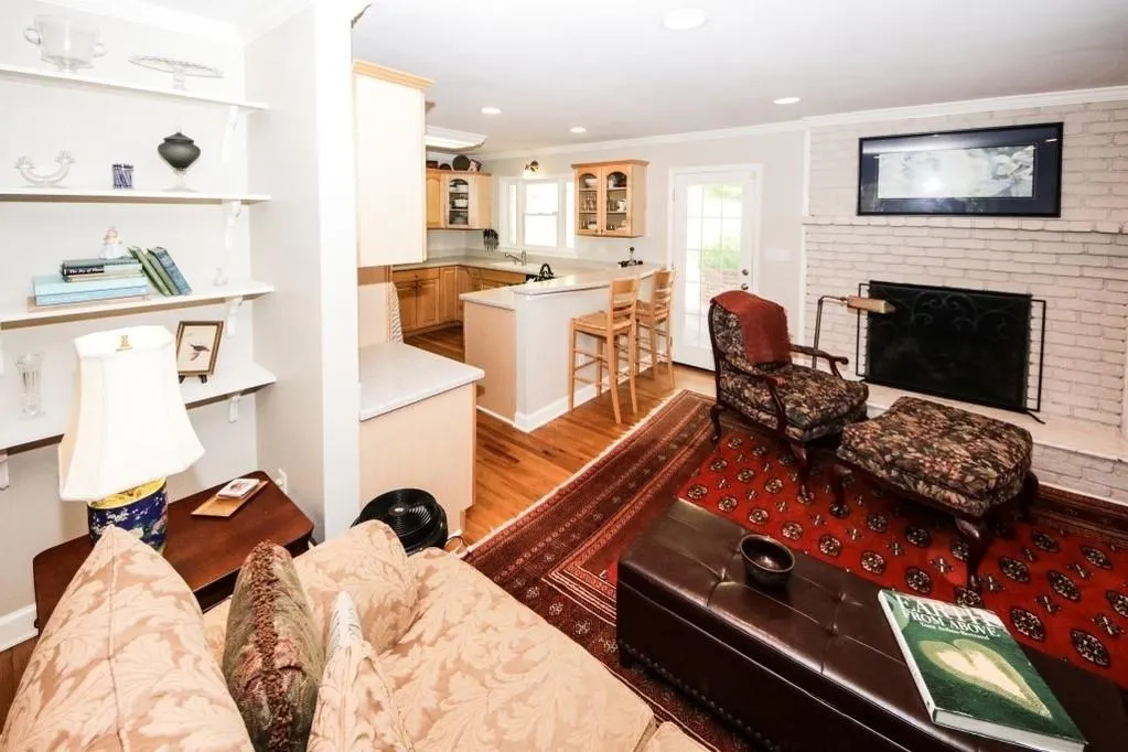 6545 Scott Valley Road, Sandy Springs, Georgia 30328, 3 Bedrooms Bedrooms, ,2 BathroomsBathrooms,Residential,Sold,6545 Scott Valley Road,6606563