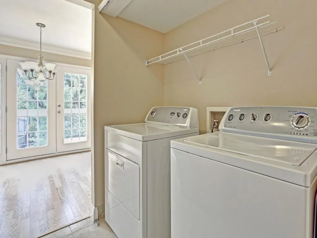 6980 Roswell Road Unit B10, Atlanta, Georgia 30328, 2 Bedrooms Bedrooms, ,1 BathroomBathrooms,Residential,Sold,6980 Roswell Road Unit B10,5748375