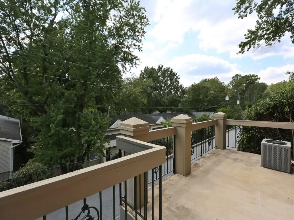 6980 Roswell Road Unit B10, Atlanta, Georgia 30328, 2 Bedrooms Bedrooms, ,1 BathroomBathrooms,Residential,Sold,6980 Roswell Road Unit B10,5748375
