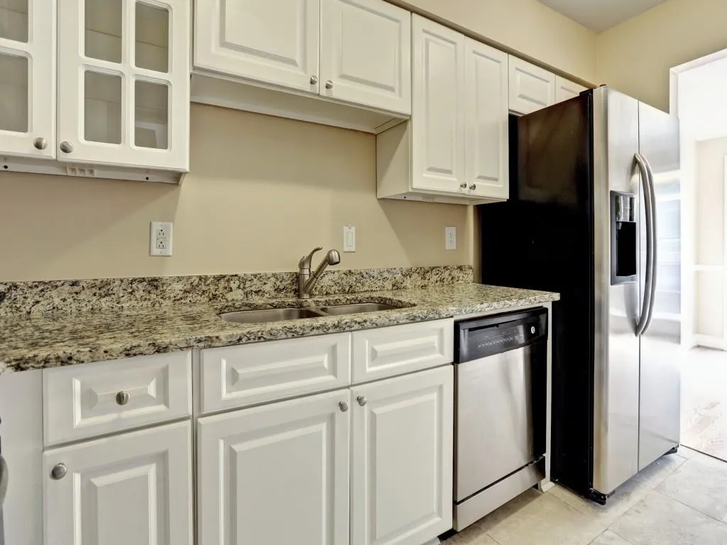 6980 Roswell Road Unit B10, Atlanta, Georgia 30328, 2 Bedrooms Bedrooms, ,1 BathroomBathrooms,Residential,Sold,6980 Roswell Road Unit B10,5748375