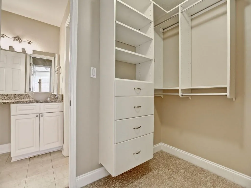 6980 Roswell Road Unit B10, Atlanta, Georgia 30328, 2 Bedrooms Bedrooms, ,1 BathroomBathrooms,Residential,Sold,6980 Roswell Road Unit B10,5748375