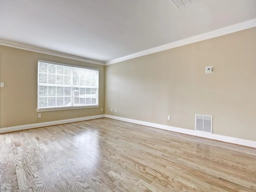 6980 Roswell Road Unit B10, Atlanta, Georgia 30328, 2 Bedrooms Bedrooms, ,1 BathroomBathrooms,Residential,Sold,6980 Roswell Road Unit B10,5748375