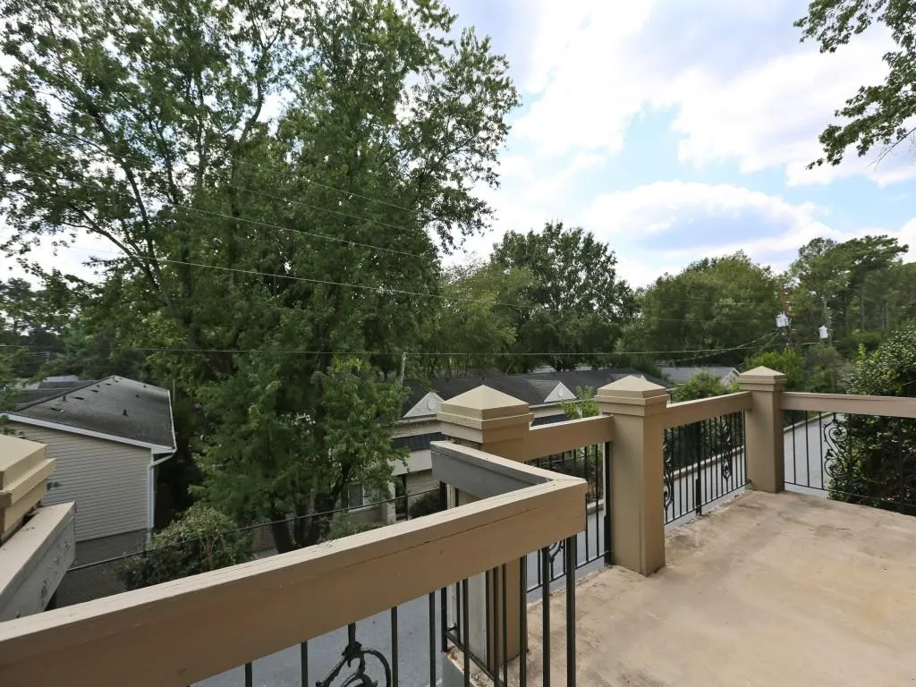 6980 Roswell Road Unit B10, Atlanta, Georgia 30328, 2 Bedrooms Bedrooms, ,1 BathroomBathrooms,Residential,Sold,6980 Roswell Road Unit B10,5748375
