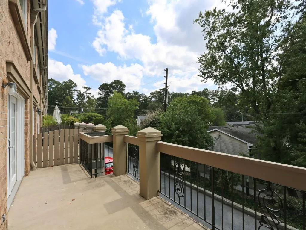 6980 Roswell Road Unit B10, Atlanta, Georgia 30328, 2 Bedrooms Bedrooms, ,1 BathroomBathrooms,Residential,Sold,6980 Roswell Road Unit B10,5748375