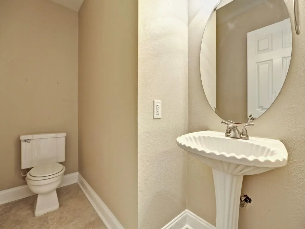 6980 Roswell Road Unit B10, Atlanta, Georgia 30328, 2 Bedrooms Bedrooms, ,1 BathroomBathrooms,Residential,Sold,6980 Roswell Road Unit B10,5748375