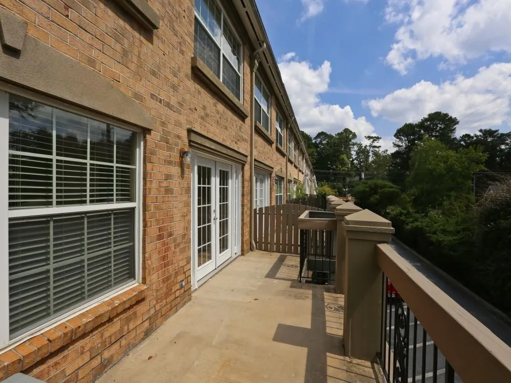 6980 Roswell Road Unit B10, Atlanta, Georgia 30328, 2 Bedrooms Bedrooms, ,1 BathroomBathrooms,Residential,Sold,6980 Roswell Road Unit B10,5748375