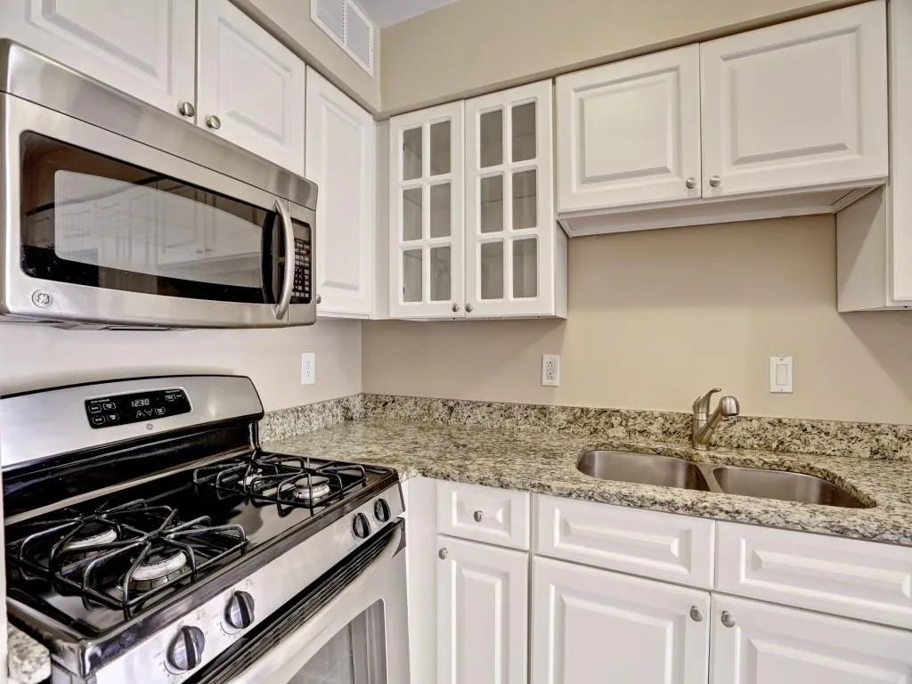 6980 Roswell Road Unit B10, Atlanta, Georgia 30328, 2 Bedrooms Bedrooms, ,1 BathroomBathrooms,Residential,Sold,6980 Roswell Road Unit B10,5748375