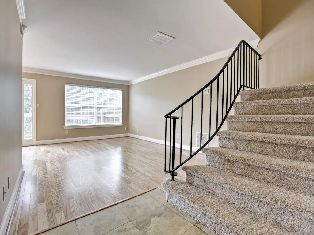 6980 Roswell Road Unit B10, Atlanta, Georgia 30328, 2 Bedrooms Bedrooms, ,1 BathroomBathrooms,Residential,Sold,6980 Roswell Road Unit B10,5748375