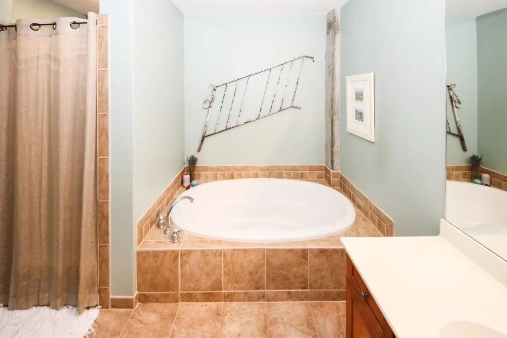 6105 Blue Stone Road Unit 101, Sandy Springs, Georgia 30328, 1 Bedroom Bedrooms, ,1 BathroomBathrooms,Residential,Sold,6105 Blue Stone Road Unit 101,6830867