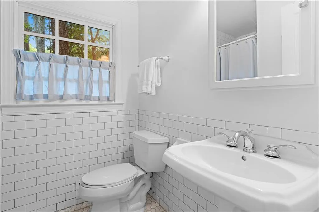 2772 Mornington Drive Nw, Atlanta, Georgia 30327, 5 Bedrooms Bedrooms, ,4 BathroomsBathrooms,Residential,For Sale,2772 Mornington Drive Nw,7665836