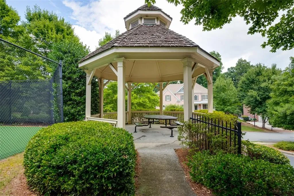 585 Trowbrook Road, Sandy Springs, Georgia 30350, 5 Bedrooms Bedrooms, ,4 BathroomsBathrooms,Residential,Sold,585 Trowbrook Road,6048053