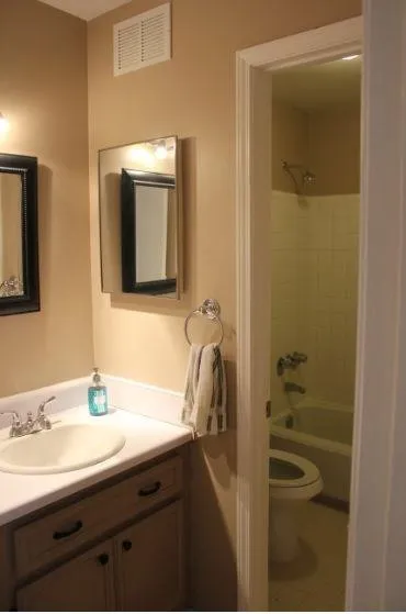 1107 Natchez Trace, Dunwoody, Georgia 30350, 2 Bedrooms Bedrooms, ,1 BathroomBathrooms,Residential,Sold,1107 Natchez Trace,5890554