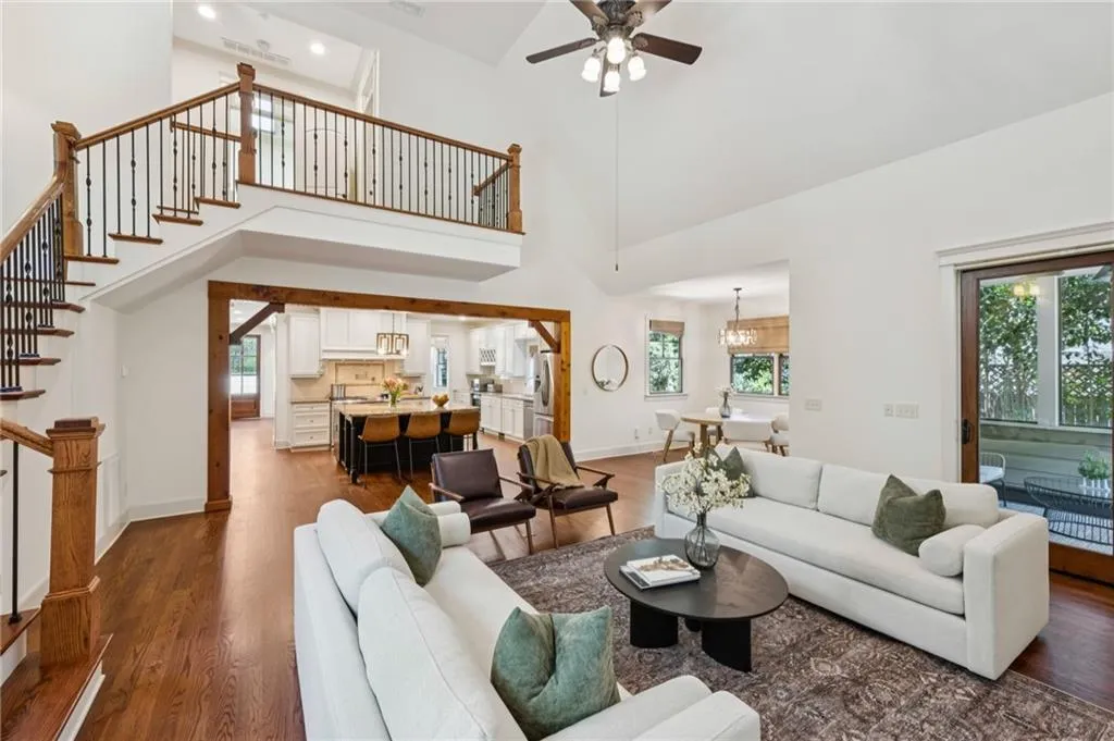 Open staircases provide airy ambiance to 2 secondary bedrooms.