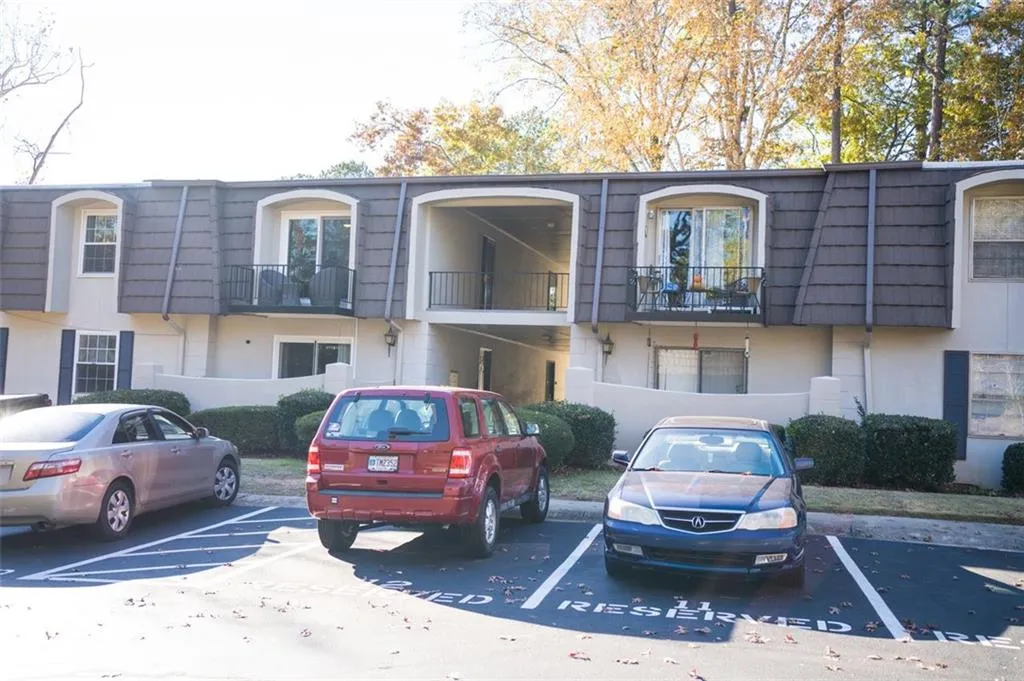 725 Dalrymple Road Unit 2c, Atlanta, Georgia 30328, 2 Bedrooms Bedrooms, ,2 BathroomsBathrooms,Residential,Sold,725 Dalrymple Road Unit 2c,7148438