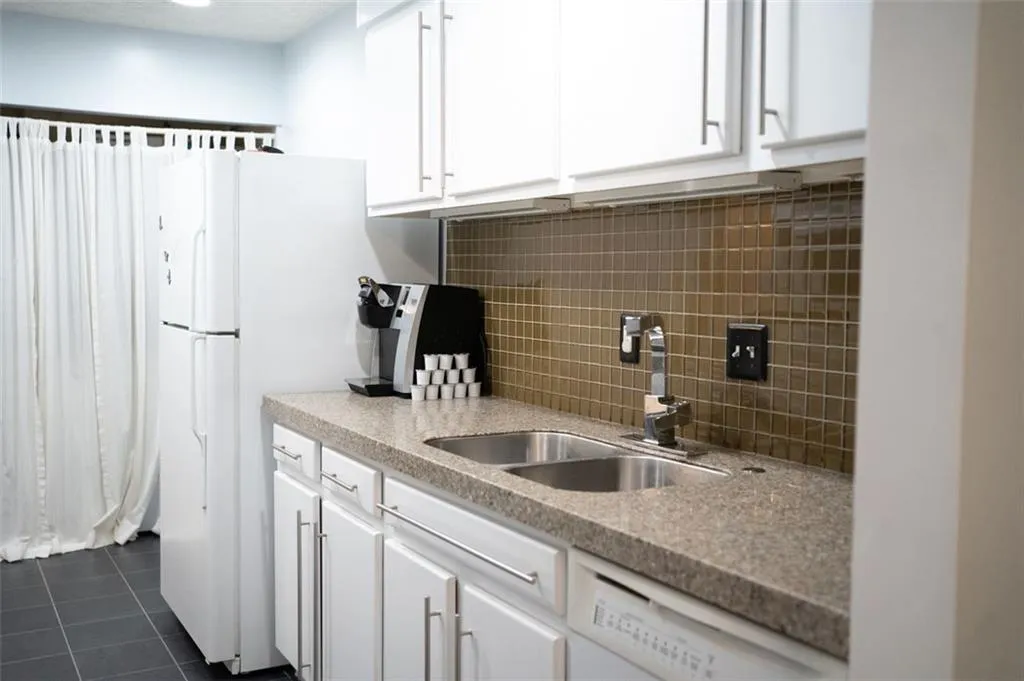 725 Dalrymple Road Unit 2c, Atlanta, Georgia 30328, 2 Bedrooms Bedrooms, ,2 BathroomsBathrooms,Residential,Sold,725 Dalrymple Road Unit 2c,7148438