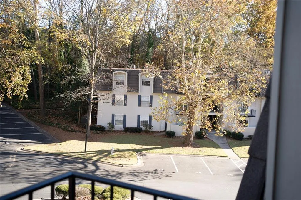 725 Dalrymple Road Unit 2c, Atlanta, Georgia 30328, 2 Bedrooms Bedrooms, ,2 BathroomsBathrooms,Residential,Sold,725 Dalrymple Road Unit 2c,7148438
