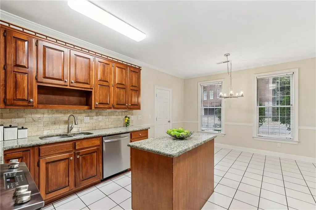 7155 Roswell Road Ne Unit 58, Sandy Springs, Georgia 30328, 2 Bedrooms Bedrooms, ,2 BathroomsBathrooms,Residential,For Sale,7155 Roswell Road Ne Unit 58,7655903
