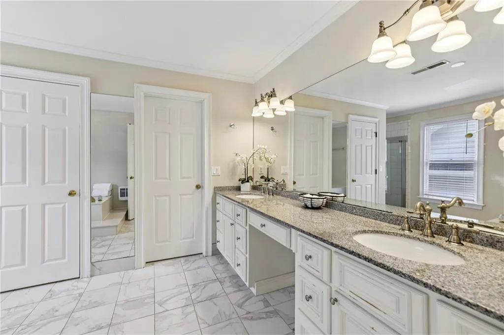 7155 Roswell Road Ne Unit 58, Sandy Springs, Georgia 30328, 2 Bedrooms Bedrooms, ,2 BathroomsBathrooms,Residential,For Sale,7155 Roswell Road Ne Unit 58,7655903