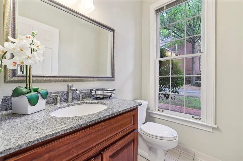 7155 Roswell Road Ne Unit 58, Sandy Springs, Georgia 30328, 2 Bedrooms Bedrooms, ,2 BathroomsBathrooms,Residential,For Sale,7155 Roswell Road Ne Unit 58,7655903