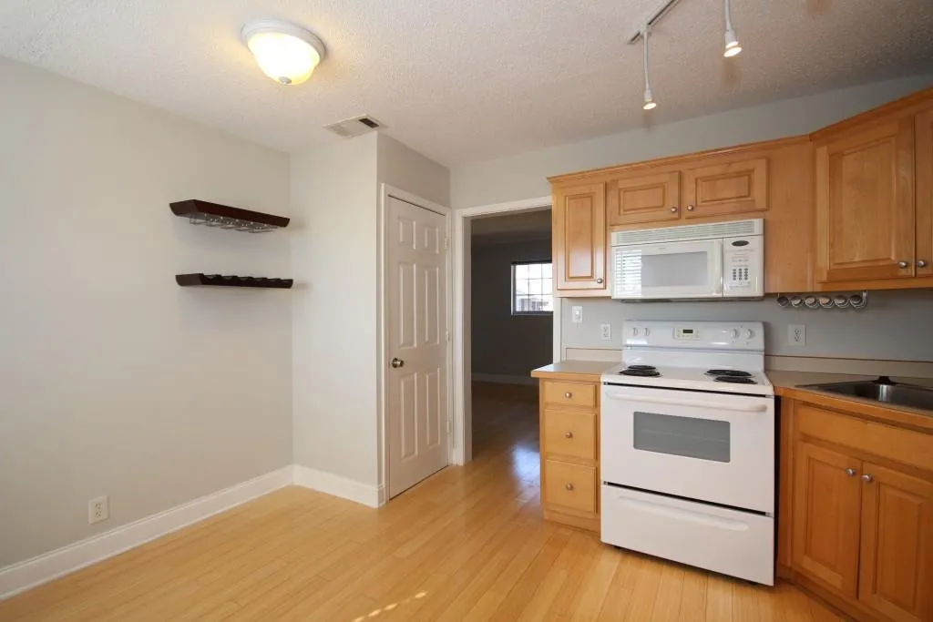 315 Hilderbrand Drive Unit B4, Sandy Springs, Georgia 30328, 2 Bedrooms Bedrooms, ,1 BathroomBathrooms,Residential,Sold,315 Hilderbrand Drive Unit B4,5637064