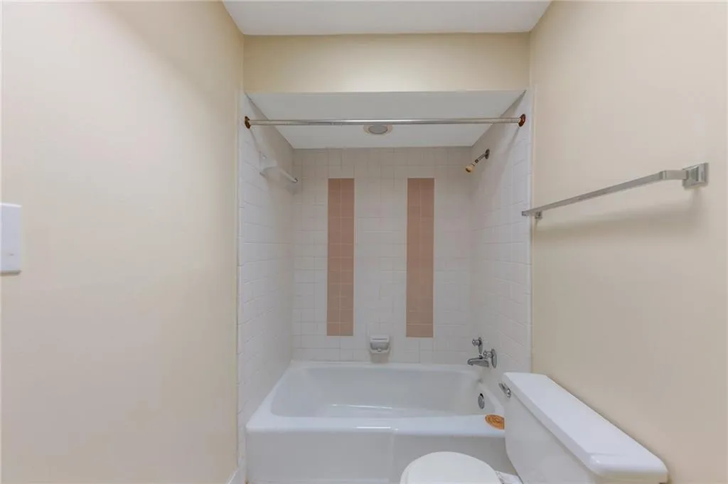 346 Carpenter Drive Unit 70, Atlanta, Georgia 30328, 2 Bedrooms Bedrooms, ,2 BathroomsBathrooms,Residential,For Sale,346 Carpenter Drive Unit 70,7583212